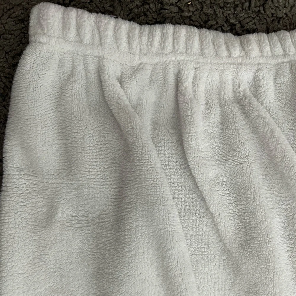 Fluffy White Velcro Body Wraparound Towel One Size Never Used NWOT